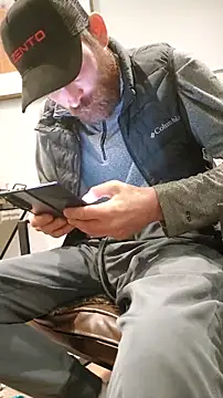 Snapshot of LKC94 chatting on 11-08-25, 12:44 LKC94 online show from 11-08-25, 12:44