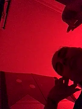 Snapshot of Veramaia chatting on 11-19-25, 02:22 Veramaia online show from 11-19-25, 02:22