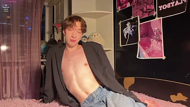 Snapshot of vogueslay chatting on 06-11-26, 06:06 vogueslay online show from 06-11-26, 06:06