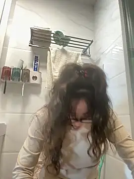 Snapshot of aa520uv chatting on 03-07-26, 02:52 aa520uv online show from 03-07-26, 02:52