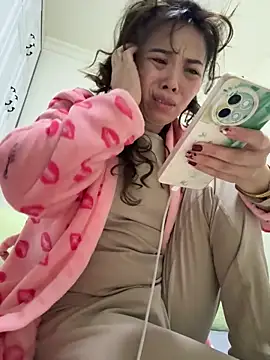 Snapshot of aa520uv chatting on 03-12-26, 01:23 aa520uv online show from 03-12-26, 01:23