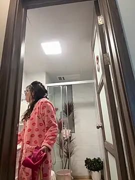 Snapshot of aa520uv chatting on 03-16-26, 05:44 aa520uv online show from 03-16-26, 05:44