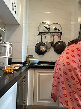 Snapshot of aa520uv chatting on 04-05-26, 02:20 aa520uv online show from 04-05-26, 02:20