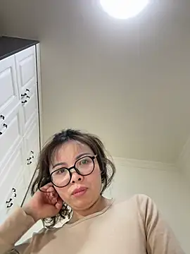 Snapshot of aa520uv chatting on 04-08-26, 02:06 aa520uv online show from 04-08-26, 02:06