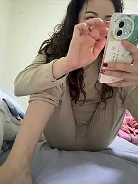 Snapshot of aa520uv chatting on 04-10-26, 01:33 aa520uv online show from 04-10-26, 01:33