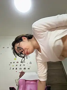 Snapshot of aa520uv chatting on 04-11-26, 07:45 aa520uv online show from 04-11-26, 07:45