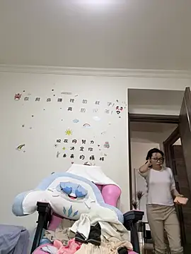 Snapshot of aa520uv chatting on 04-12-26, 01:10 aa520uv online show from 04-12-26, 01:10