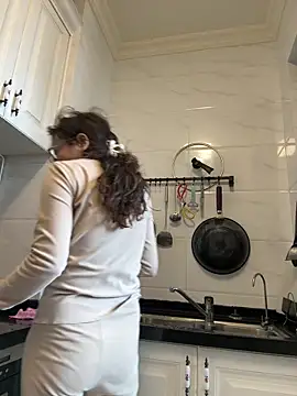 Snapshot of aa520uv chatting on 04-15-26, 01:56 aa520uv online show from 04-15-26, 01:56