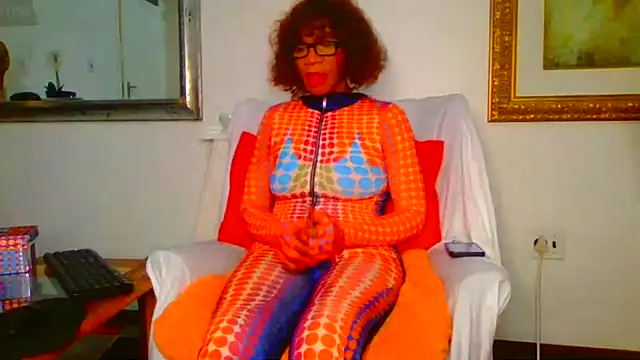 Snapshot of ModelZoee chatting on 11-17-25, 05:30 ModelZoee online show from 11-17-25, 05:30