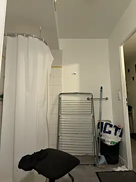 Snapshot of Renoirmonter chatting on 03-25-26, 07:42 Renoirmonter online show from 03-25-26, 07:42