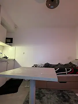 Snapshot of Renoirmonter chatting on 04-09-26, 10:37 Renoirmonter online show from 04-09-26, 10:37