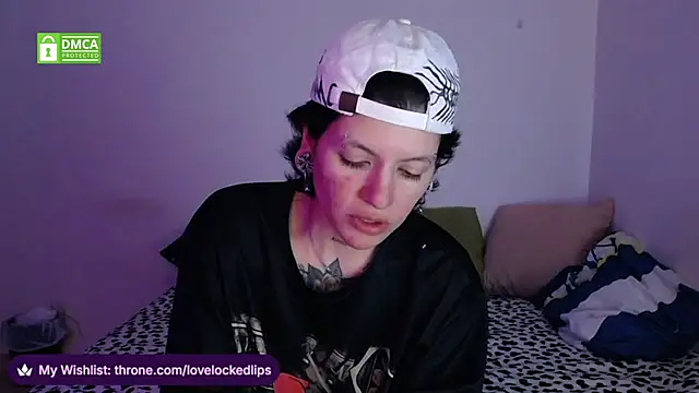 Snapshot of lovelockedlips chatting on 01-14-26, 03:01 lovelockedlips online show from 01-14-26, 03:01