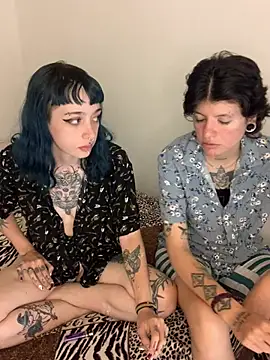 Snapshot of lovelockedlips chatting on 01-18-26, 11:41 lovelockedlips online show from 01-18-26, 11:41