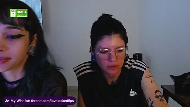 Snapshot of lovelockedlips chatting on 03-10-26, 04:50 lovelockedlips online show from 03-10-26, 04:50