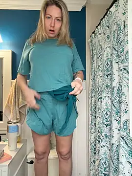 LittleMsMILF online show from 03-19-26, 06:56