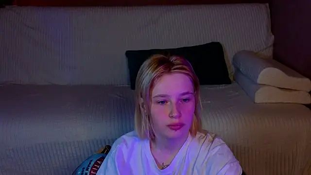 Snapshot of Tara_Lawson chatting on 07-19-26, 04:27 Tara Lawson online show from 07-19-26, 04:27