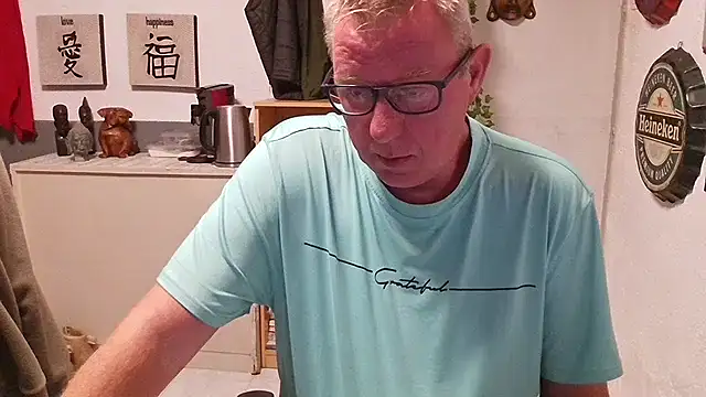 Snapshot of JamesBauer chatting on 04-20-26, 04:15 JamesBauer online show from 04-20-26, 04:15