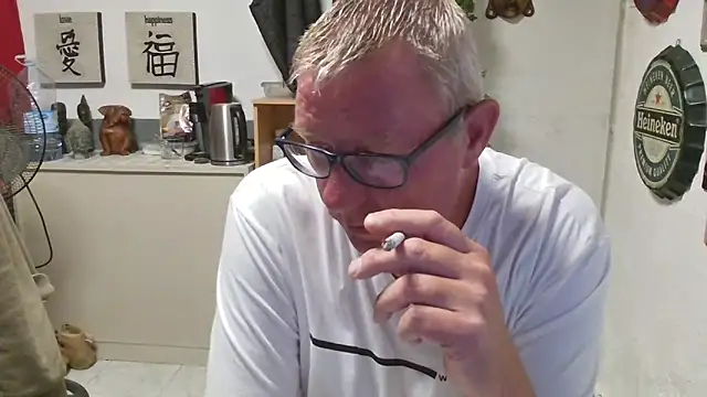 Snapshot of JamesBauer chatting on 04-21-26, 04:30 JamesBauer online show from 04-21-26, 04:30