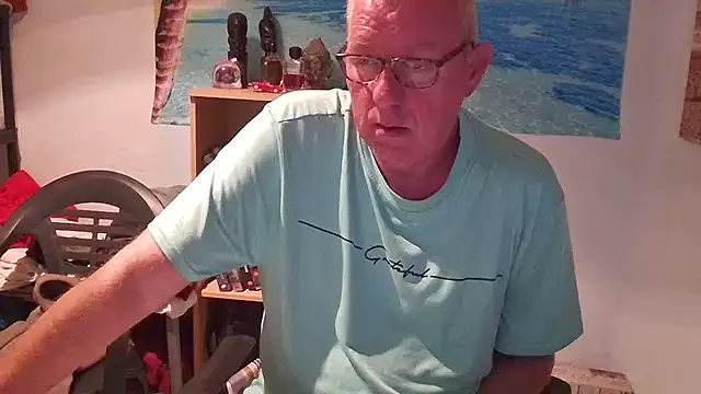 Snapshot of JamesBauer chatting on 05-07-26, 04:18 JamesBauer online show from 05-07-26, 04:18
