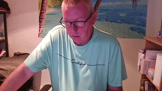 Snapshot of JamesBauer chatting on 05-15-26, 04:30 JamesBauer online show from 05-15-26, 04:30