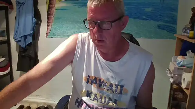 Snapshot of JamesBauer chatting on 06-05-26, 04:41 JamesBauer online show from 06-05-26, 04:41