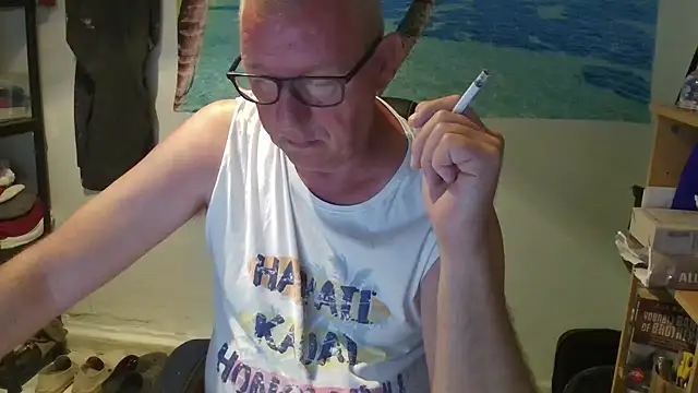 Snapshot of JamesBauer chatting on 06-10-26, 04:34 JamesBauer online show from 06-10-26, 04:34