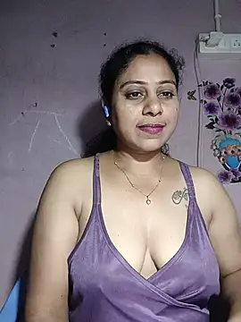 Snapshot of JENNIFERtamil chatting on 06-05-26, 08:36 JENNIFERtamil online show from 06-05-26, 08:36
