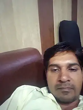 Snapshot of johnny8731 chatting on 04-29-26, 02:43 johnny8731 online show from 04-29-26, 02:43