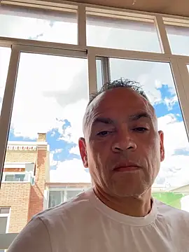 mateocali25 online show from 05-13-26, 02:36