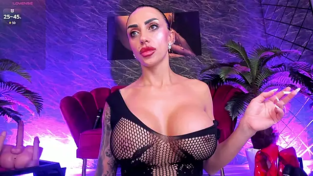 Snapshot of IzabelaTessa chatting on 06-15-26, 07:38 IzabelaTessa online show from 06-15-26, 07:38
