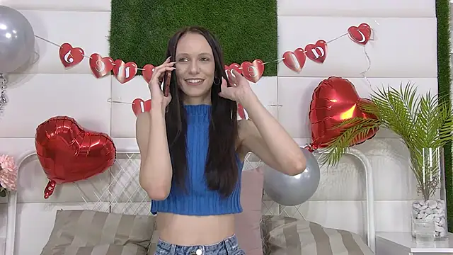 Snapshot of TaraHarris chatting on 02-13-26, 12:23 TaraHarris online show from 02-13-26, 12:23