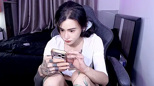 Snapshot of Rainbow-sweet chatting on 07-12-26, 06:21 Rainbow-sweet online show from 07-12-26, 06:21
