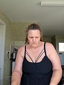 MissQueenBeex online show from 04-16-26, 12:06