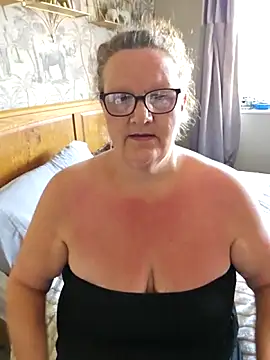 MissQueenBeex online show from 05-24-26, 08:08