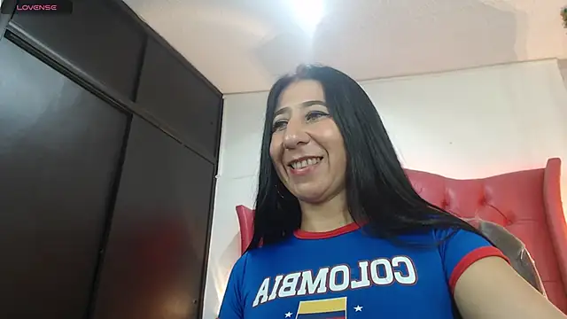 Snapshot of nei_girl chatting on 06-27-26, 11:48 nei girl online show from 06-27-26, 11:48