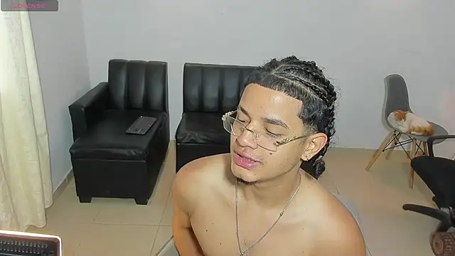 Snapshot of samxx_muscle chatting on 05-27-26, 02:47 samxx muscle online show from 05-27-26, 02:47