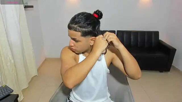 Snapshot of samxx_muscle chatting on 06-17-26, 12:40 samxx muscle online show from 06-17-26, 12:40