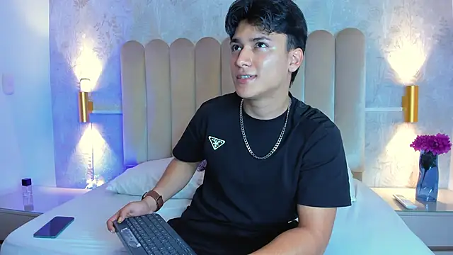 Snapshot of THE_LITTLE_LIAM chatting on 12-05-25, 12:47 THE LITTLE LIAM online show from 12-05-25, 12:47