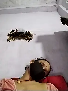 Snapshot of Soniy-Maax chatting on 09-19-25, 04:40 Soniy-Maax online show from 09-19-25, 04:40