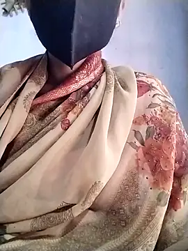 Snapshot of Soniy-Maax chatting on 02-19-26, 08:21 Soniy-Maax online show from 02-19-26, 08:21