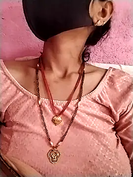 Snapshot of Soniy-Maax chatting on 02-22-26, 08:24 Soniy-Maax online show from 02-22-26, 08:24