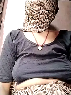 Snapshot of Soniy-Maax chatting on 03-19-26, 09:35 Soniy-Maax online show from 03-19-26, 09:35