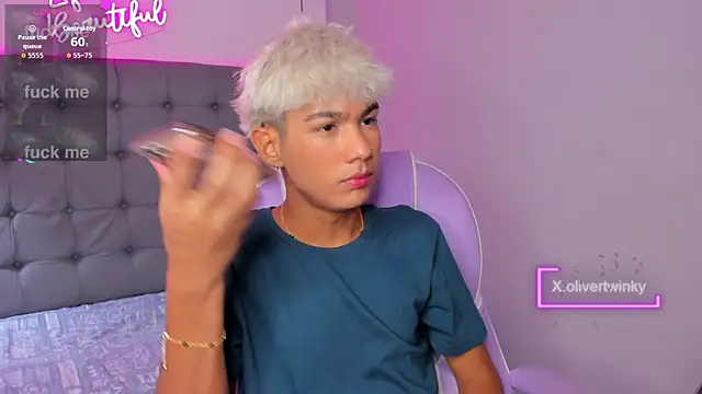 Snapshot of OliverTwinky chatting on 09-09-25, 05:40 OliverTwinky online show from 09-09-25, 05:40