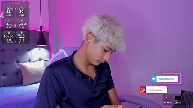 Snapshot of OliverTwinky chatting on 09-15-25, 02:50 OliverTwinky online show from 09-15-25, 02:50