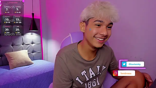 Snapshot of OliverTwinky chatting on 09-18-25, 04:03 OliverTwinky online show from 09-18-25, 04:03