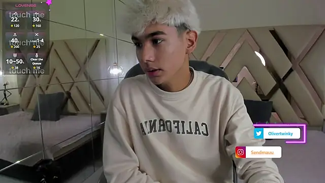 Snapshot of OliverTwinky chatting on 09-25-25, 01:59 OliverTwinky online show from 09-25-25, 01:59