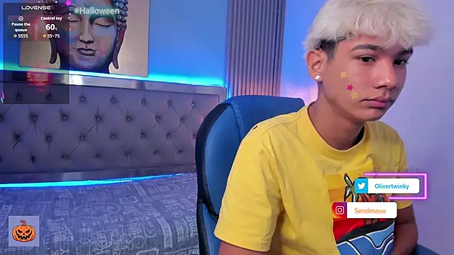 Snapshot of OliverTwinky chatting on 10-05-25, 02:37 OliverTwinky online show from 10-05-25, 02:37