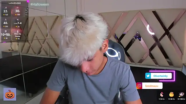 Snapshot of OliverTwinky chatting on 10-09-25, 03:21 OliverTwinky online show from 10-09-25, 03:21