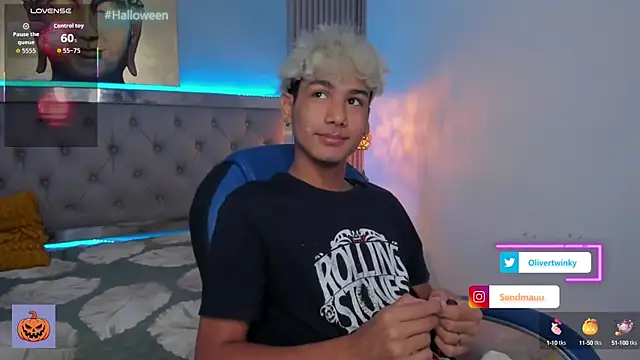 Snapshot of OliverTwinky chatting on 10-13-25, 11:16 OliverTwinky online show from 10-13-25, 11:16