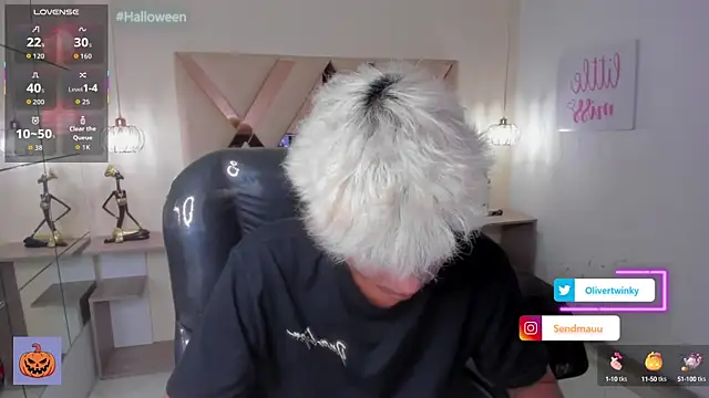 Snapshot of OliverTwinky chatting on 10-14-25, 02:40 OliverTwinky online show from 10-14-25, 02:40